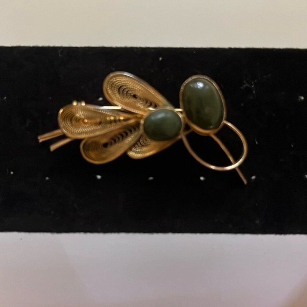 💚 Vintage Jade Dragonfly Brooch | Gold-Tone Filigree Insect Pin | Natural Jade